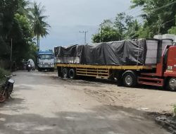 Truk Material Proyek Sekolah Rakyat Picu Kerusakan Jalan di Luyo