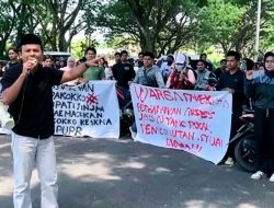 Warga Pakokko Sinjai Demo Jalan Rusak