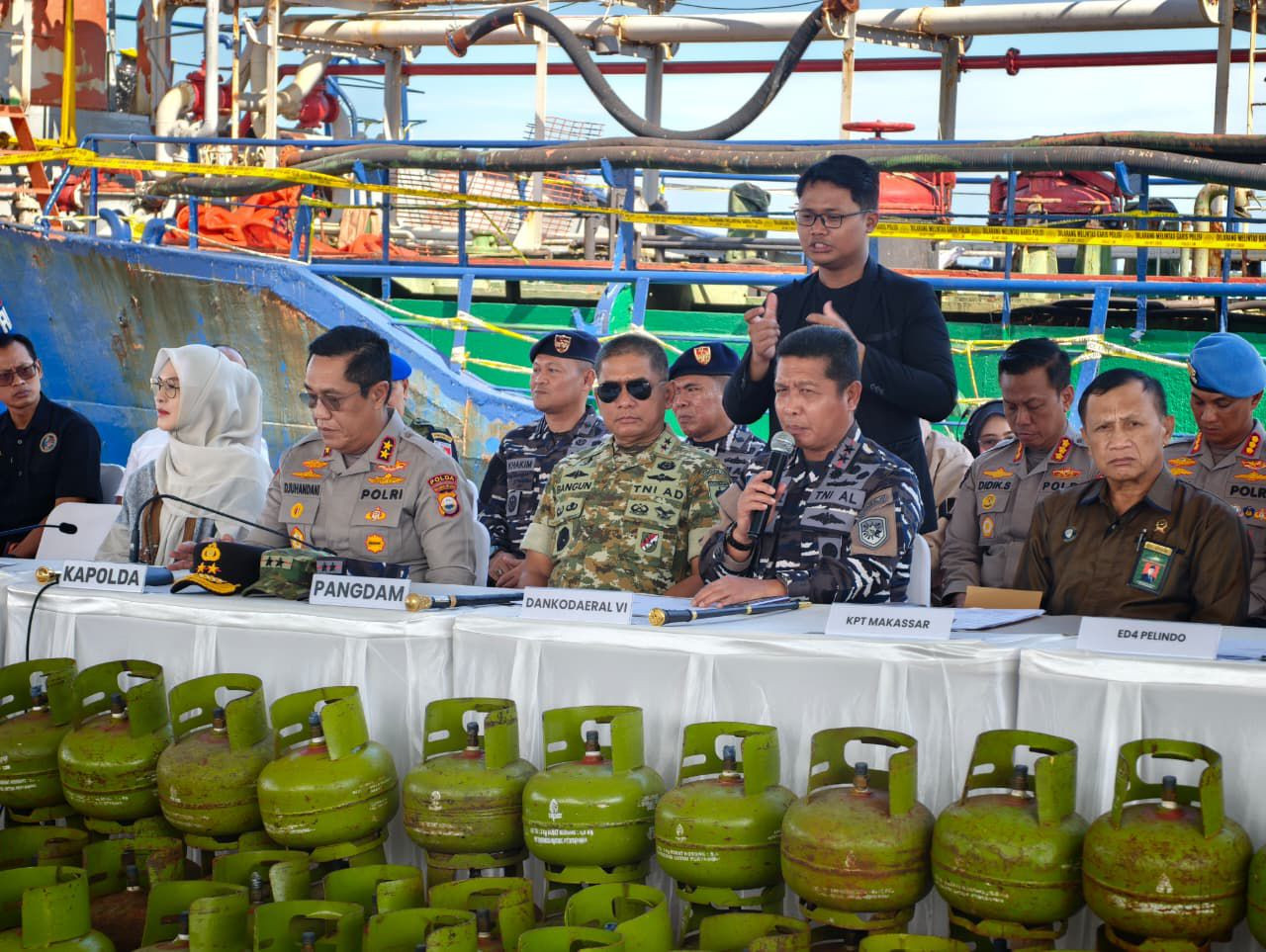 Foto: Gelaran konferensi pers di Pelabuhan Soekarno-Hatta Makassar, Selasa (2/6/2026). (ENews)