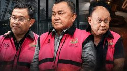 Keterangan Gambar: Tiga tersangka dugaan korupsi Program Makan Bergizi Gratis (MBG) tahun anggaran 2025–2026 saat digiring penyidik Kejaksaan Agung usai menjalani pemeriksaan di Gedung Jampidsus, Jakarta, Rabu (3/6/2026). Ketiganya merupakan mantan pejabat Badan Gizi Nasional (BGN) yang ditetapkan sebagai tersangka terkait dugaan penyimpangan pengadaan barang dan jasa dalam program MBG. (Ist)