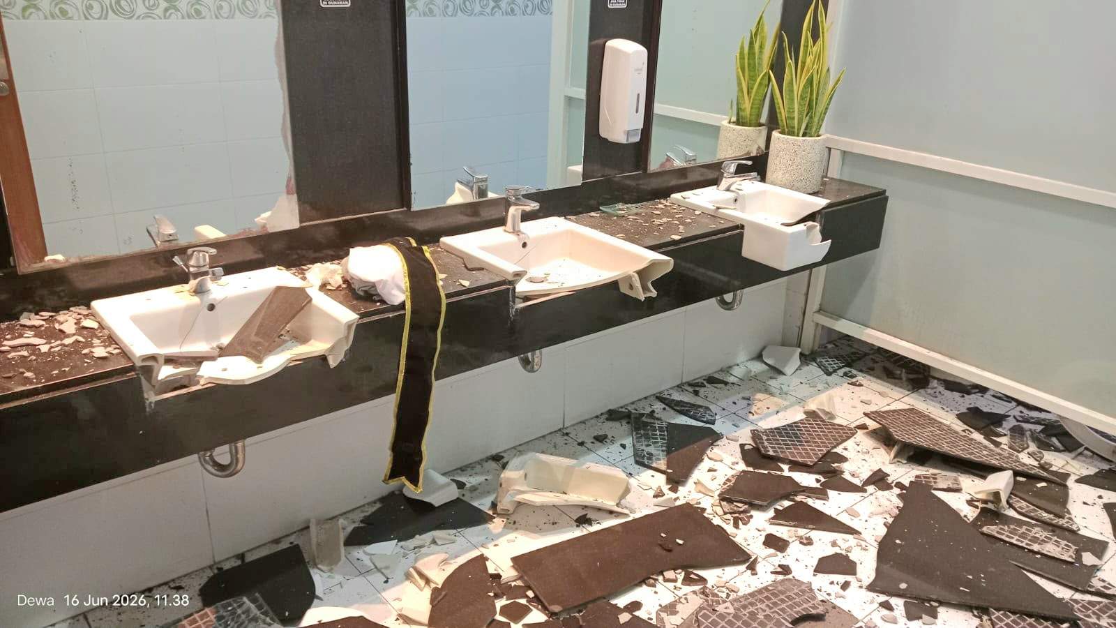 Ketgam: Kondisi Hotel Santika Palu pasca gempa.