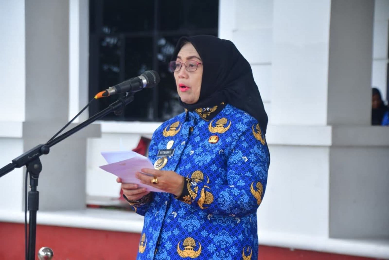 Ketgam: Bupati Sinjai Ratnawati Arif saat memimipin upacara HKN 2026.