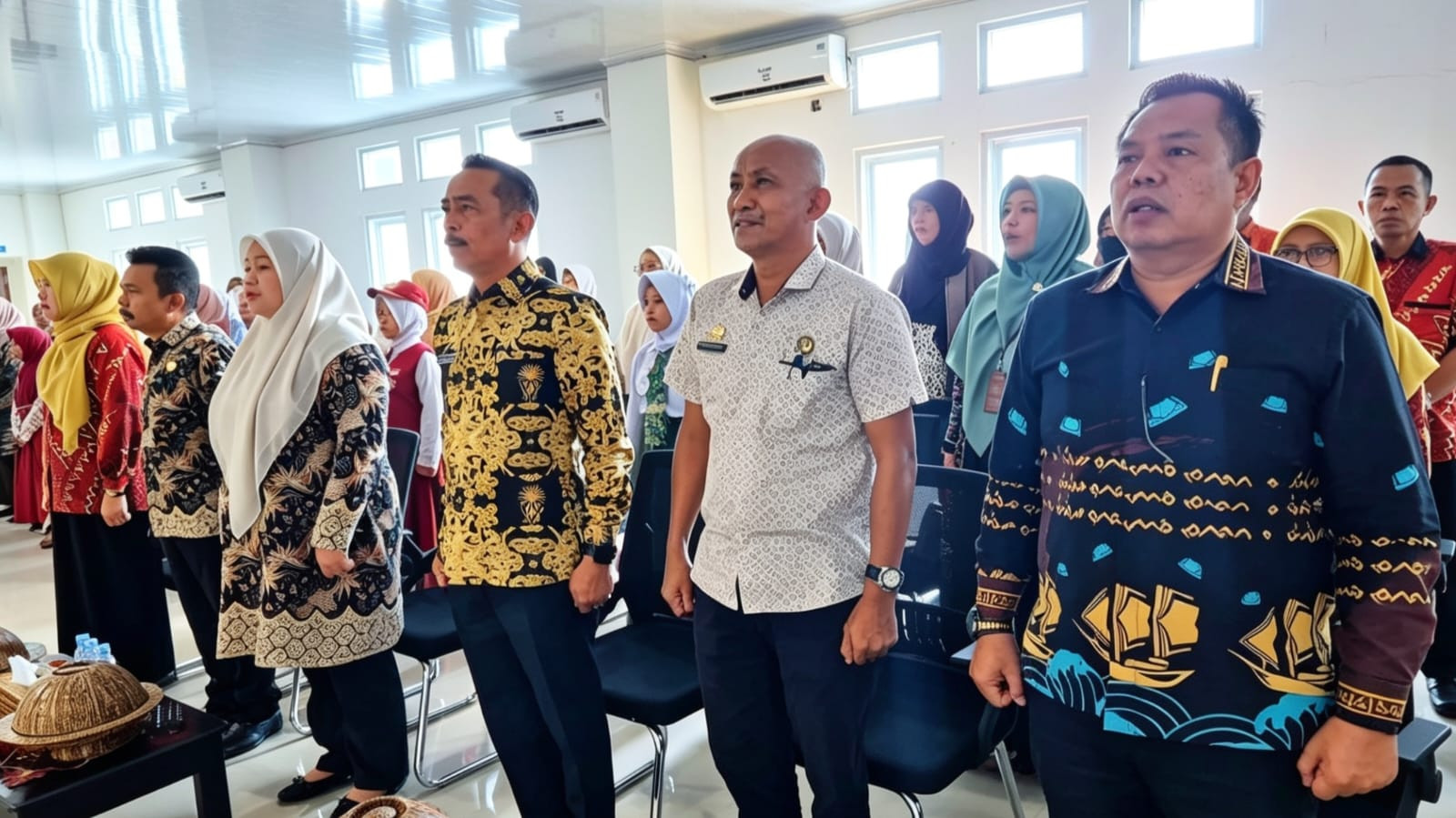 Ketgam: Sekda Sinjai, Andi Jefrianto Asapa (Baju Kuning) saat membuka dan menghadiri lomba bertutur tingka SD/MI. (Dok. Anto)