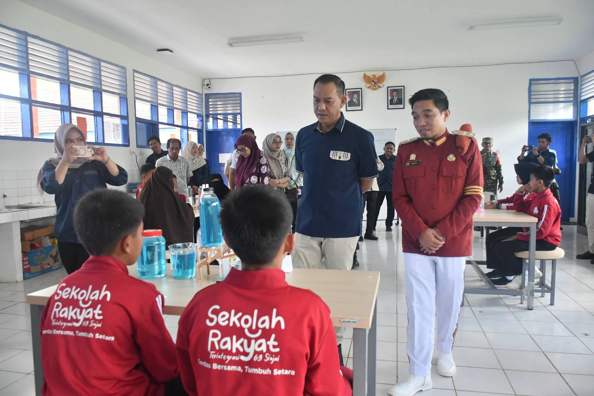 Ketgam: Wakil Bupati (Wabup) Sinjai, Andi Mahyanto Mazda menghadiri kegiatan Open House Sekolah Rakyat (SR) Terintegrasi 63 Sinjai yang terletak di Desa Saotengah, Kecamatan Tellulimpoe pada Sabtu (20/6/2026).
