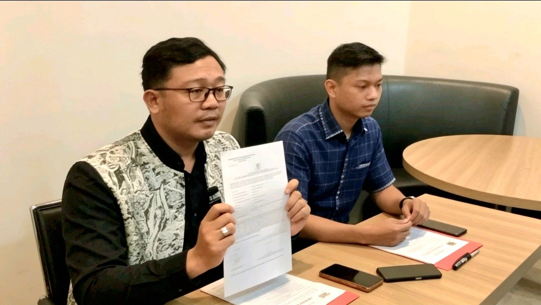 Foto: Kuasa hukum pelapor, Wawan Nur Rewa, SH, MH, dalam konferensi pers di Kabupaten Gowa pada kuasa hukum pelapor, Wawan Nur Rewa, SH, MH, dalam konferensi pers di Kabupaten Gowa pada Minggu (22/6/2026). (Dok. Angki)