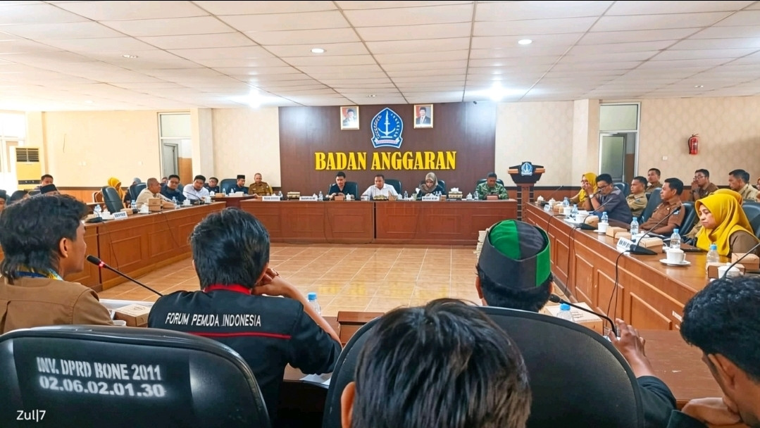 Ketgam: Momen RDPU di DPRD Bone, tindak lanjut tujuh isu yang diusung aliansi mahasiswa Cipayung Plus dan BEM se-Kabupaten Bone dalam aksi demonstrasi pada 17 Juni 2026 lalu. (Dok. Zul)