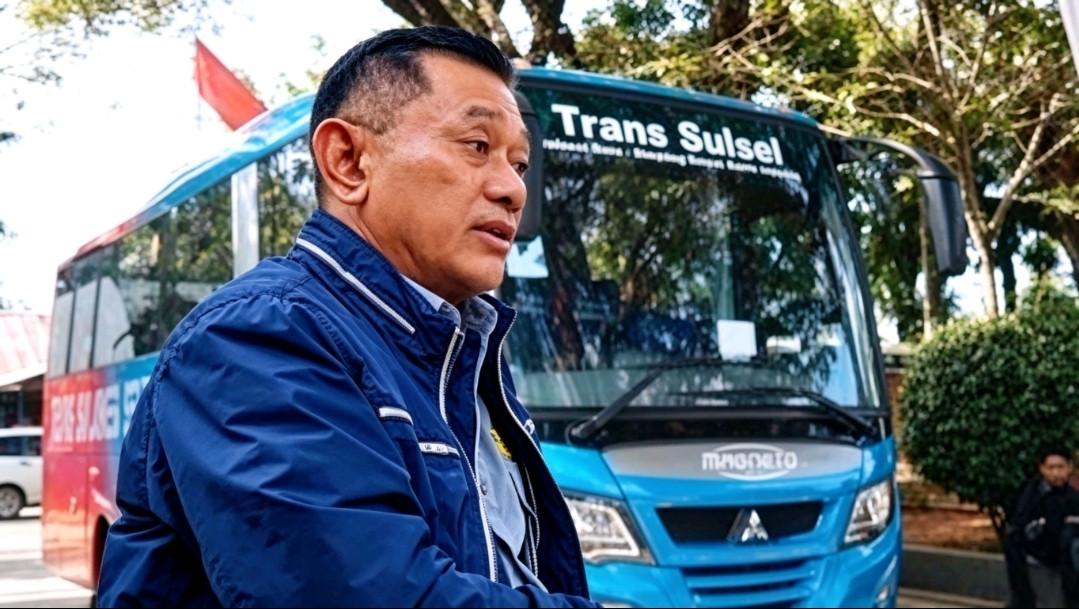 Keterangan Foto: Kepala Dinas Perhubungan Sulawesi Selatan, Andi Erwin Terwo, saat memberikan keterangan terkait capaian layanan Andalan Trans Sulsel yang berhasil melayani 1,15 juta penumpang dalam periode Juni 2025 hingga Juni 2026. (Ist)
