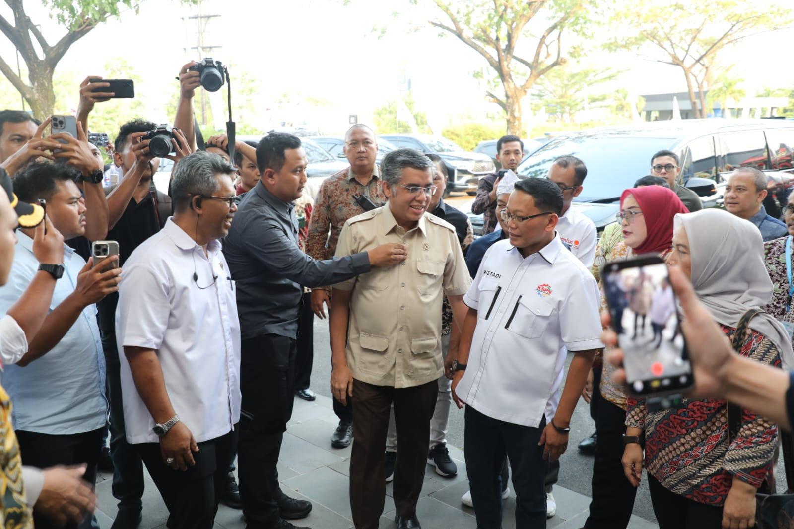 Ketgam: Menteri Ketenagakerjaan Yassierli menghadiri dan membuka Rapat Pimpinan Nasional (Rapimnas) Konfederasi Serikat Pekerja Nusantara (KSPN) di Majalengka, Jawa Barat, Jumat (26/6/2026).