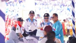 Ketgam: Bupati Wajo Andi Rosman (setelan biru) saat menghadiri pembukaan Pekan Olahraga, Seni, dan Pembelajaran (Porsenijar) PGRI Tingkat Provinsi Sulawesi Selatan di Stadion Ganggawa, Kabupaten Sidenreng Rappang (Sidrap), Kamis (2/7/2026).