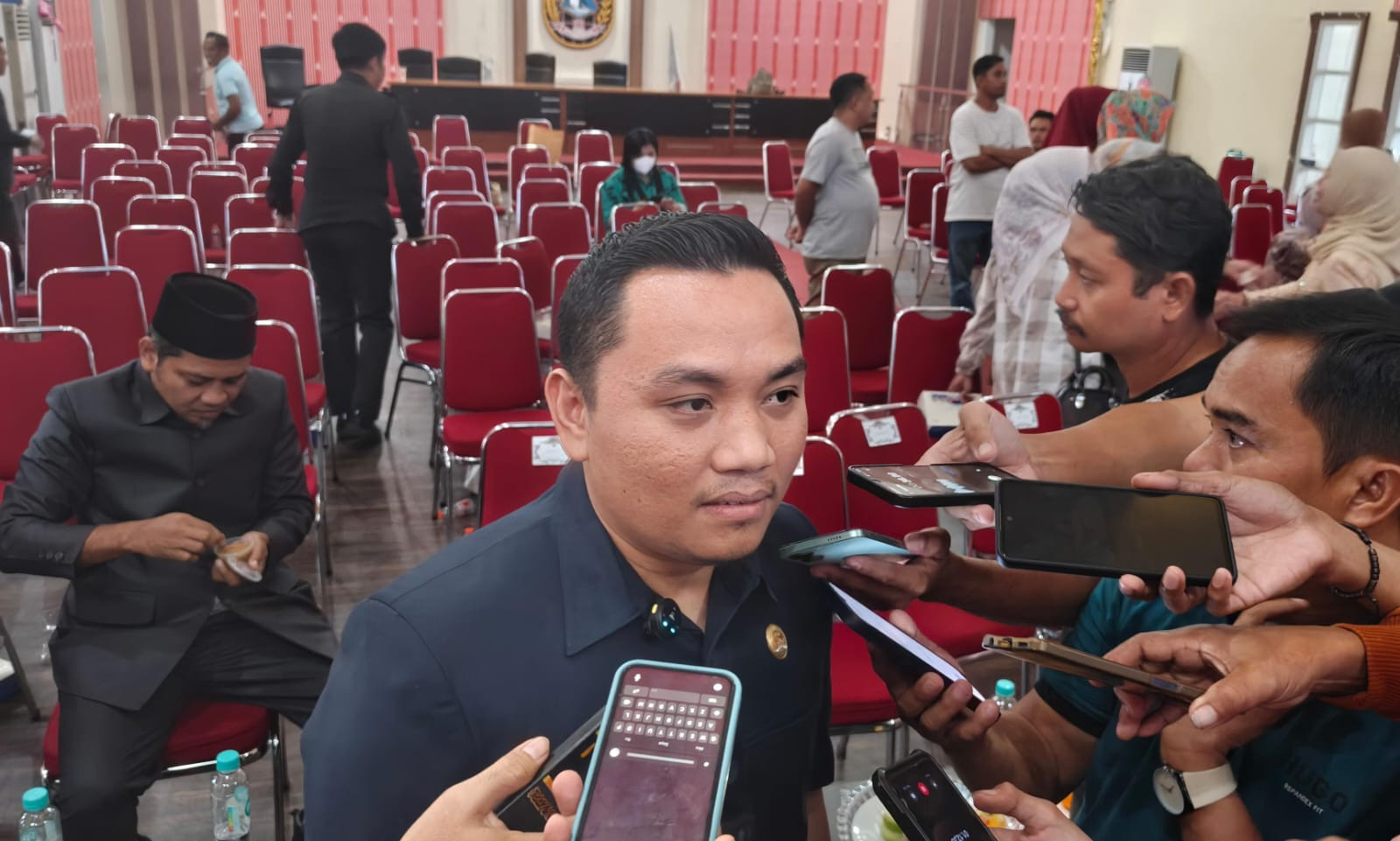 Foto: Fahry Fadly Ketua DPRD Polman saat usai menghadiri pelantikan 10 Pejabat Eselon II lingkup Pemkab Polman.