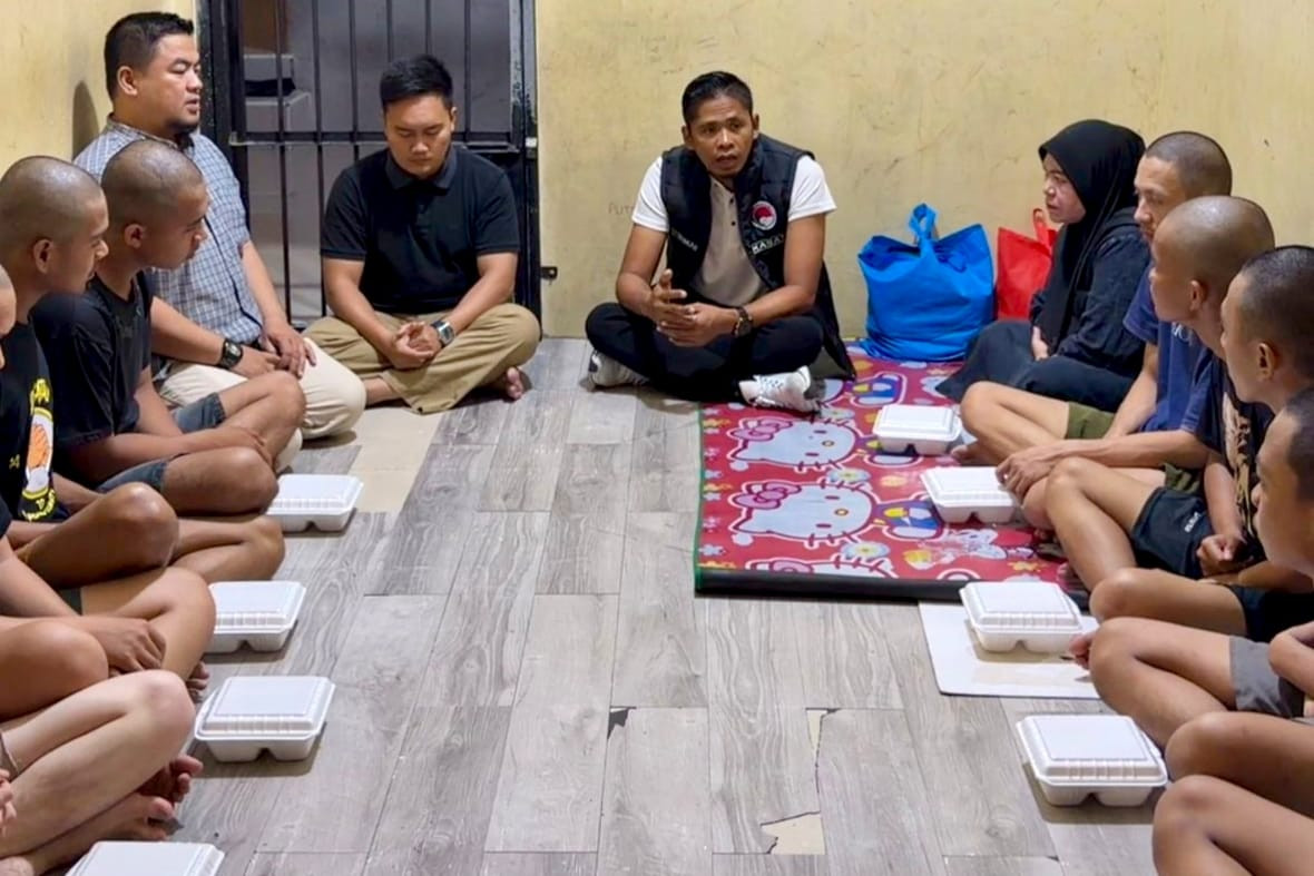 Foto: IPTU Firman, S.H., M.H. saat perpisahan di Ruang Tahanan Narkoba Polres Gowa.