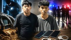 Ketgam: Dua terduga pelaku pencurian emas yang diamankan Tim Resmob Satreskrim Polres Bantaeng dalam pengungkapan kasus pencurian di Kabupaten Bantaeng. Polisi masih memburu satu terduga pelaku lainnya.
