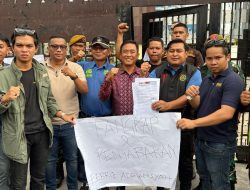 Aliansi Penuntut Keadilan Desak Penangkapan Febri Adriansyah, Gelar Aksi di Kejati Sulsel