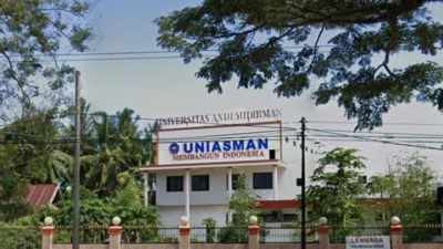 Ketgam: Tampak depan Kampus Universitas Andi Sudirman (UNIASMAN) di Kabupaten Bone, Sulawesi Selatan, yang menjadi lokasi dugaan permintaan pengembalian dana biaya hidup Beasiswa KIP Kuliah. (Foto: Babe)