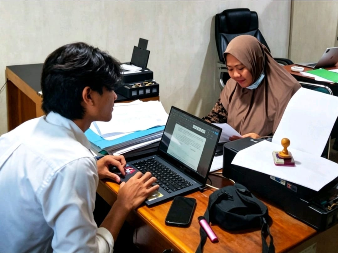 Ketgam: Sejumlah nasabah memberikan keterangan kepada penyidik Unit Tipikor Satreskrim Polres Polewali Mandar terkait dugaan penyalahgunaan identitas dalam pencairan kredit PNM Mekaar Unit Wonomulyo. (Dok. HW)