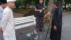 Ketgam: Warga menunjukkan sampah berupa botol minuman, gelas plastik, dan kemasan makanan yang berserakan di kawasan Taman Arung Palakka, Kota Watampone, Kabupaten Bone, Kamis (23/7/2026) pagi. (Dok. Pakar Media)