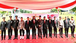 Ketgam: Personel Resmob Polres Wajo berpose bersama usai terima penghargaan pengungkapan kasus pembunuhan kurang dari 24 jam. (Dok. Ikbal)