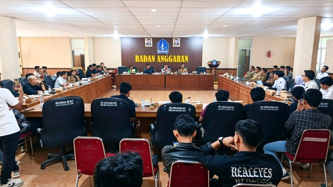 Ketgam: Gelaran RDPU di DPRD Bone pada Selasa (30/6/2026) yang membahas tentang pembatalan pengangkatan 17 tim ahli Bupati Bone. (Dok. Zul)