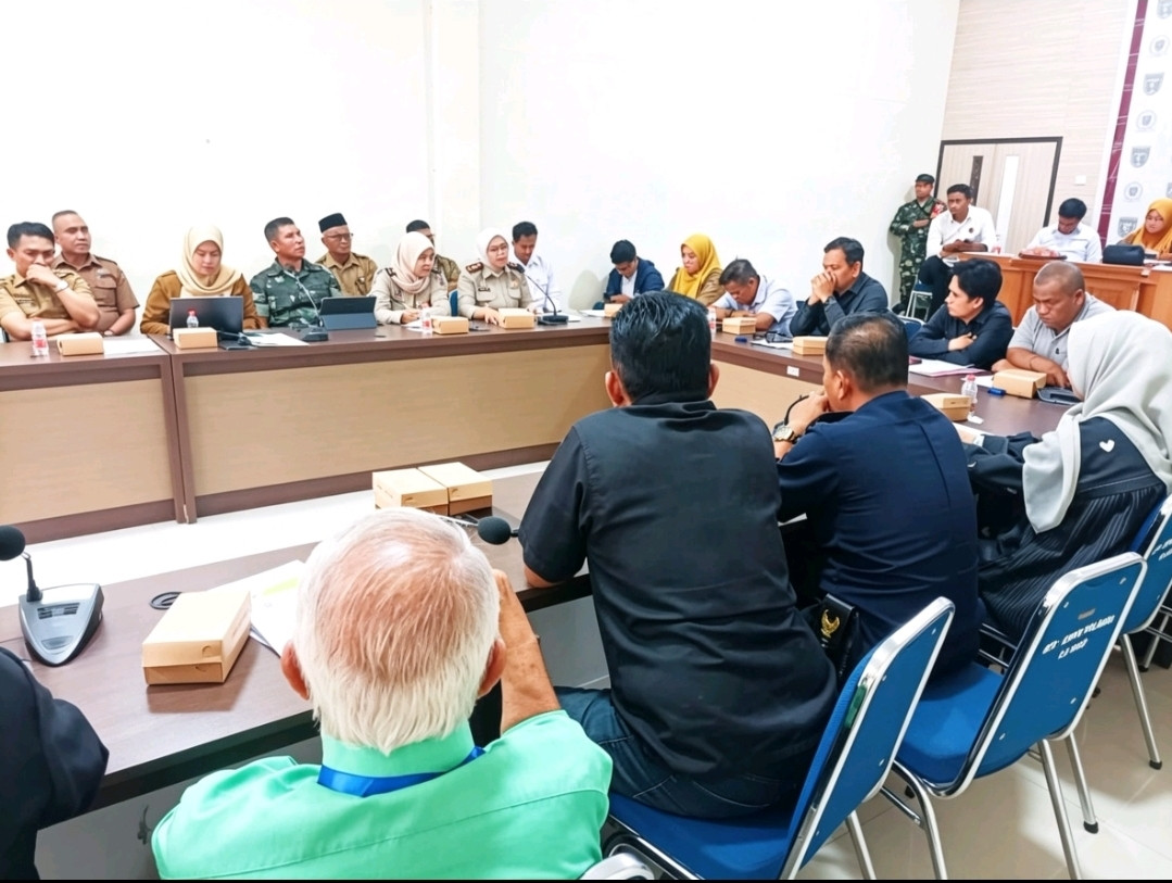 Foto: Komisi I DPRD Kabupaten Polewali Mandar memfasilitasi penyelesaian sengketa lahan yang menjadi lokasi pembangunan Koperasi Merah Putih di Kelurahan Amassangan, Kecamatan Binuang melalui RDP. (Dok. HW)