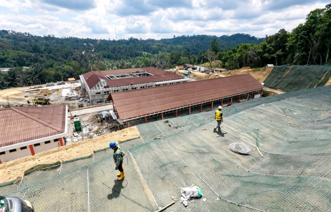 Foto: Kondisi Sekolah Rakyat Polman (dari atas) yang saat ini progres 81 persen pembangunan.