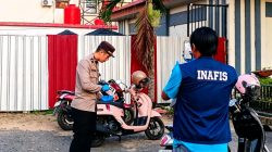 Foto: Polisi saat olah TKP motor hilang di area parkir RSUD Hajja Andi Depu Polman.