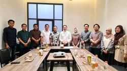 Foto bersama M. Ashrah Hidayah Usman, ketua Ika Fakultas Kedokteran dan Ilmu Kesehatan (FKIK) dan beberapa perwakilan IKA FKIK.