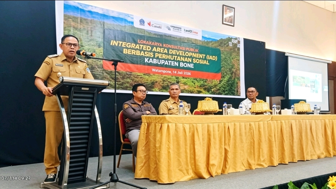 Ketgam : Wabup Bone, H Andi Akmal Pasluddin saat memberikan arahan membuka LKP Bentang Lahan Berkelanjutan Berbasis Perhutanan Nasional, Selala, 14 Juli 2026 di Helios Hotel & Convention. (Dok. Ros)