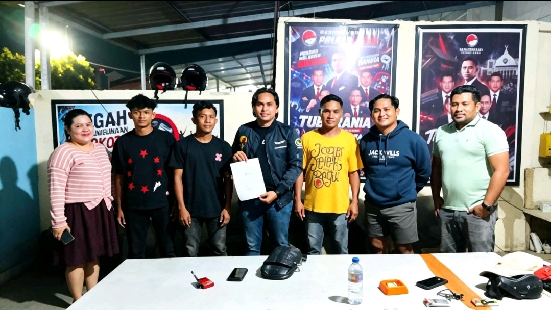 Ketgam: Personel Satresnarkoba Polres Gowa berfoto bersama pihak terkait usai proses klarifikasi mengenai dugaan penganiayaan yang melibatkan dua oknum anggota, Kamis (23/7/2026).