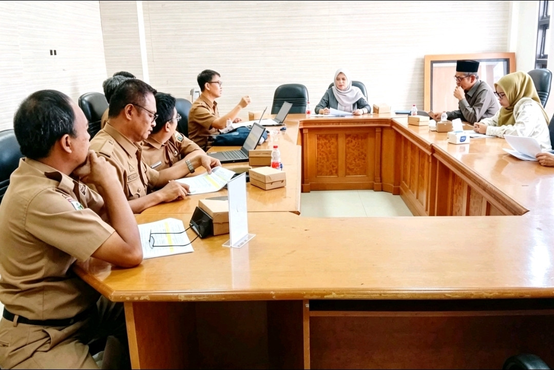 Ketgam: Komisi III DPRD Polewali Mandar menggelar rapat kerja bersama sejumlah OPD membahas penyusunan dan prioritas anggaran RAPBD Tahun 2027 di ruang Komisi III DPRD Polman, Selasa (28/7/2026).