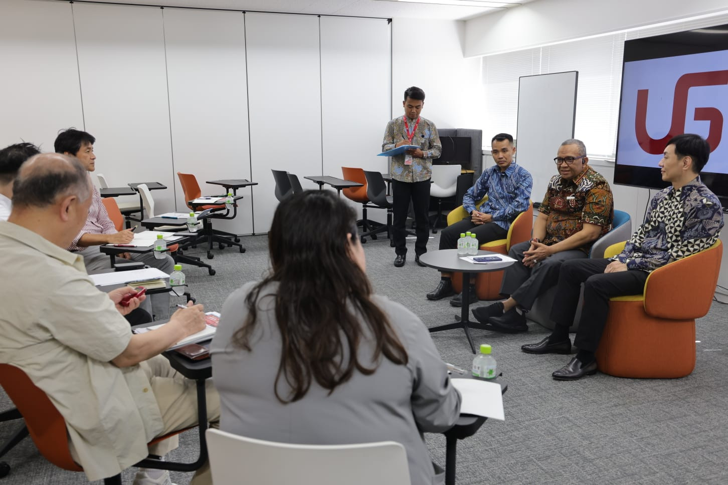 Ketgam: Wakil Menteri Ketenagakerjaan Afriansyah Noor (tengah) bersama delegasi Kemnaker berdialog dengan perwakilan perusahaan dan mitra di Jepang dalam rangka memetakan kebutuhan industri sebagai upaya menyelaraskan pelatihan vokasi serta memperluas peluang kerja bagi tenaga kerja Indonesia, saat kunjungan kerja di Jepang, 8–12 Juli 2026. Foto: Humas Kemnaker.