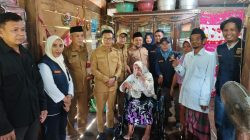 Bupati Polman Salurkan Lima Kursi Roda untuk Penyandang Disabilitas