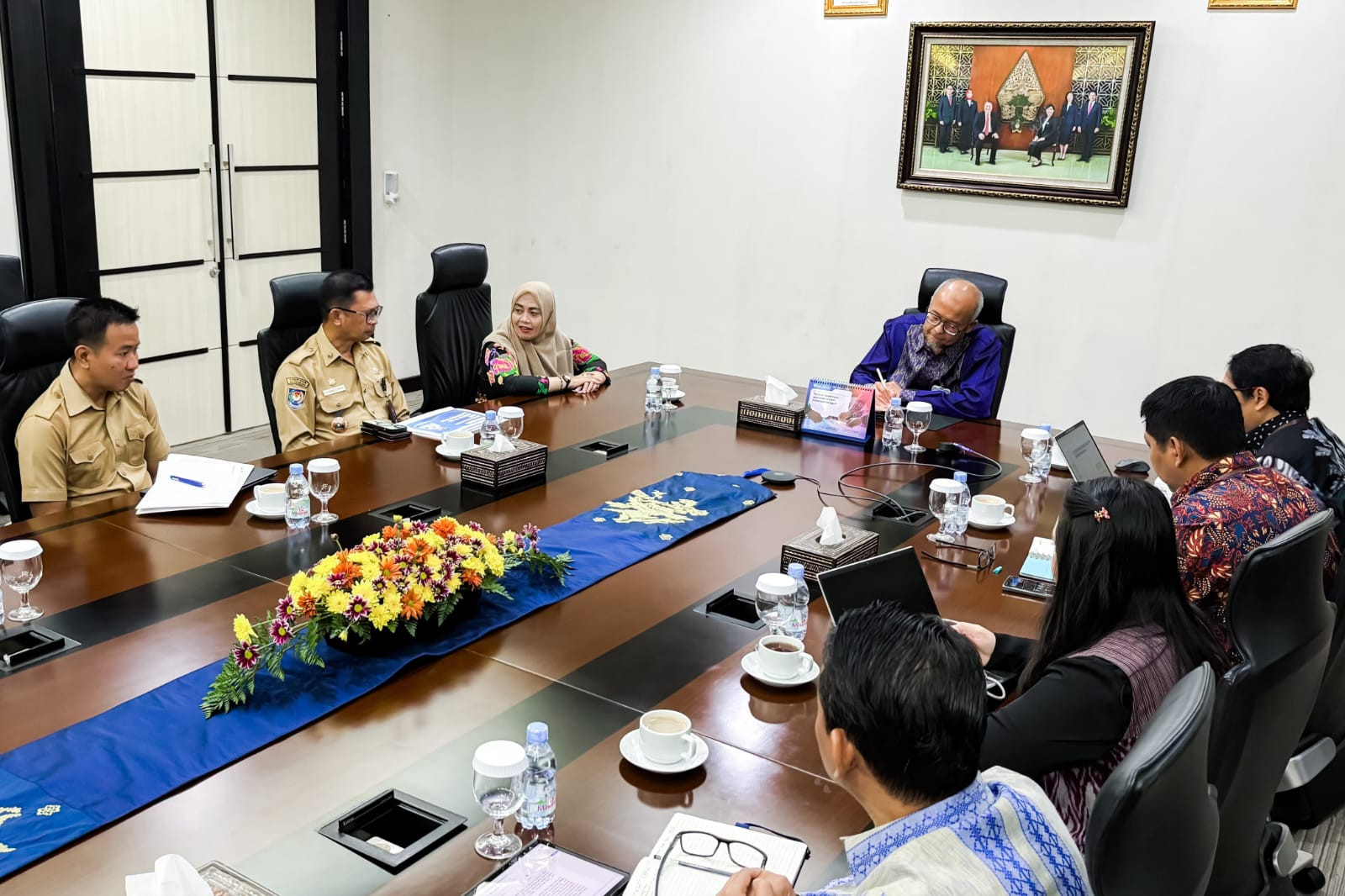 Ketgam: Bupati Sinjai, Hj. Ratnawati Arif, bersama jajaran Pemerintah Kabupaten Sinjai mengikuti pertemuan dengan Kantor Perwakilan Bank Indonesia Provinsi Sulawesi Selatan untuk mematangkan persiapan High Level Meeting (HLM) TP2DD yang akan digelar di Kabupaten Sinjai pada 19 Agustus 2026. (Foto: Istimewa/ENews Indonesia)