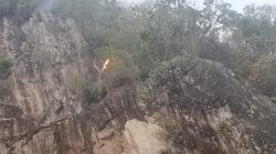Foto: Sejumlah titik api masih terpantau di kawasan Bukit Arewatang, Kecamatan Pamboang, Kabupaten Majene, Kamis (6/8/2026). (Dok. Kamil)