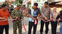 Ketgam: Bupati Bantaeng M. Fathul Fauzy Nurdin bersama jajaran Forkopimda dan warga saat meresmikan Gapura Kampung Bissampole, Kelurahan Pallantikang, Kecamatan Bantaeng. (Dok. Ismail)