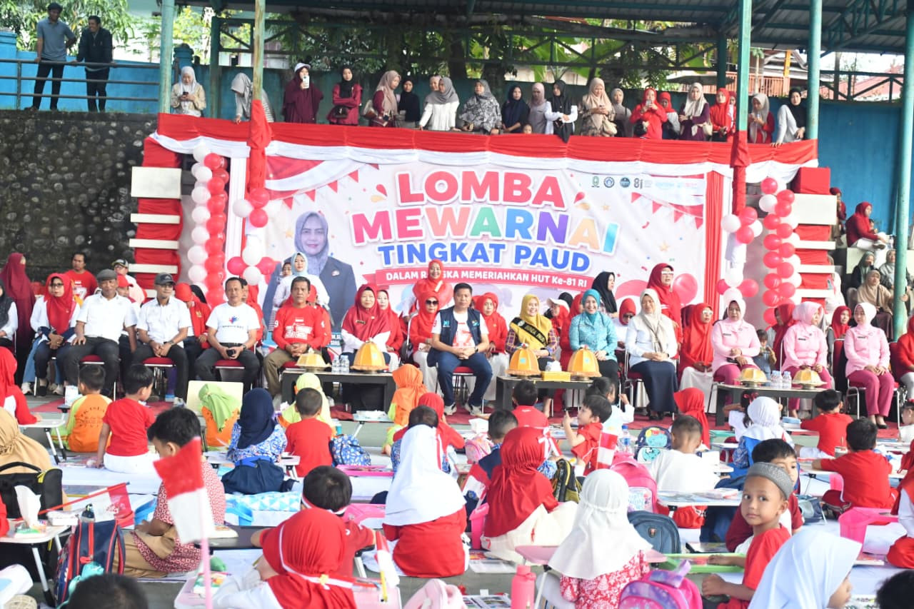 Ketgam: Bupati Sinjai sekaligus Bunda PAUD Kabupaten Sinjai Hj. Ratnawati Arif bersama jajaran menghadiri lomba mewarnai tingkat PAUD yang diikuti 200 peserta dalam rangkaian HUT ke-81 RI di Lapangan Indoor Tenis Andi Mattotorang, Sinjai, Rabu (12/8/2026).