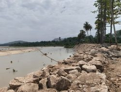 Proyek Tebing Sungai Rp15 Miliar di Polman Diduga Gunakan Batu Ilegal