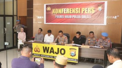 Ketgam: Polres Wajo menggelar konferensi pers terkait pengungkapan kasus dugaan penipuan dan/atau penggelapan bermodus investasi dengan kerugian sementara sekitar Rp4 miliar dan sedikitnya 40 orang diduga menjadi korban. Dua tersangka telah ditahan untuk menjalani proses hukum lebih lanjut. (Dok. Ikbal)