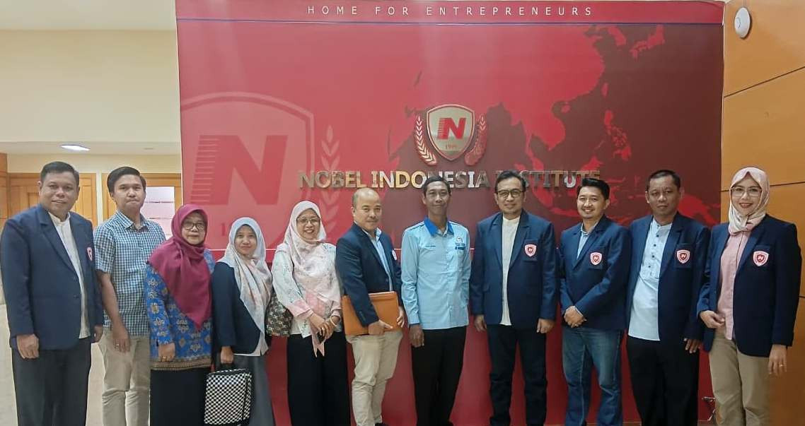 Ketgam: Pimpinan dan jajaran STIE YPUP Makassar bersama ITB Nobel Indonesia usai penandatanganan MoU kerja sama penguatan inovasi, SDM, dan transformasi digital di kampus ITB Nobel Indonesia, Jumat (14/8/2026).