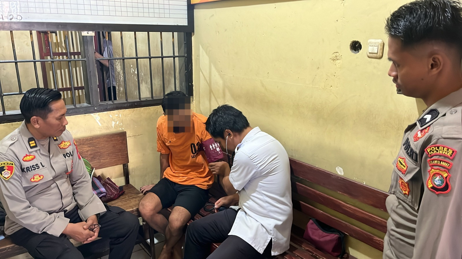 Ketgam: Tahanan Polres Majene menjalani pemeriksaan kesehatan gratis. (Dok. Humas Polres Majene)