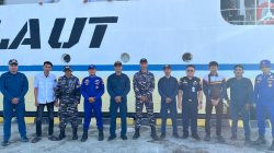 Ketgam: Personel Sat Polair Polres Majene bersama unsur terkait berfoto bersama di depan KM Sabuk Nusantara 93 sebelum keberangkatan dari Pelabuhan Palipi, Kecamatan Sendana, Jumat (28/8/2026).