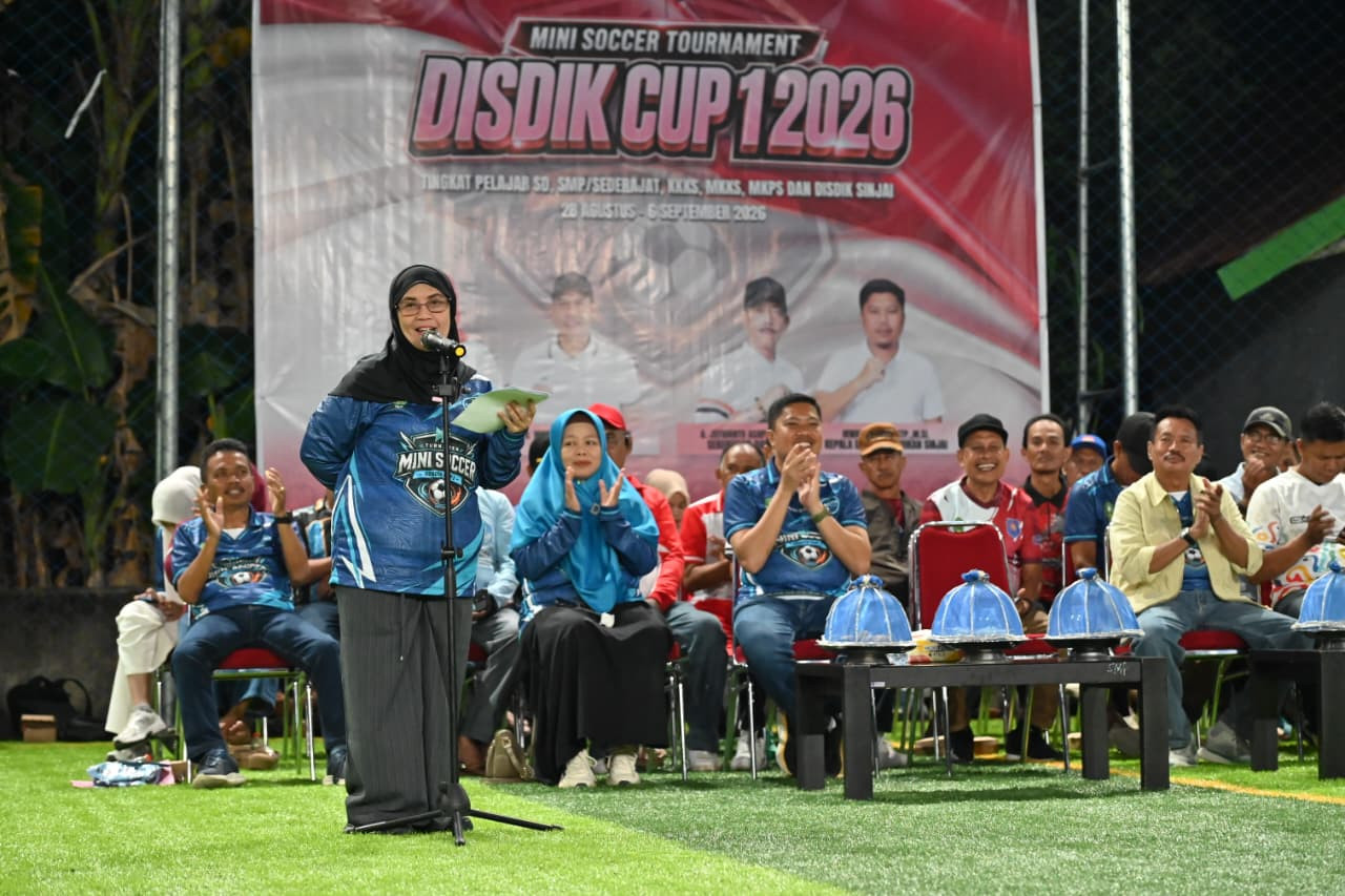 Bupati Sinjai Ratnawati Arif membuka kegiatan Turnamen Mini Soccer Disdik Cup I Tahun 2026.
