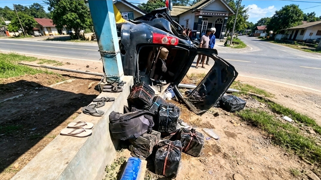 Ketgam: Kondisi mobil yang mengalami lakalantas di Jalan Labanan–Lamin, Kecamatan Teluk Bayur, Kabupaten Berau, Kalimantan Timur. (Ardi)