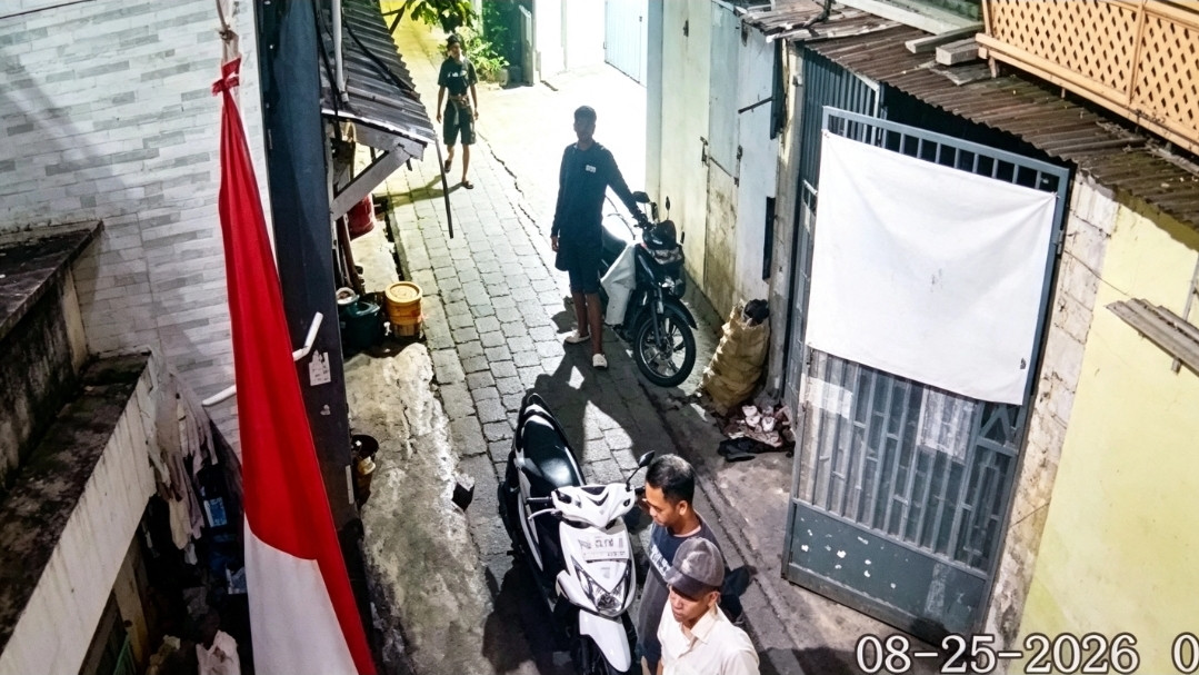 Ketgam: Potongan video rekaman CCTV detik-detik 3 orang pria mendatangi rumah jurnal8s Mata Nusantara di Makassar. (File ENews)