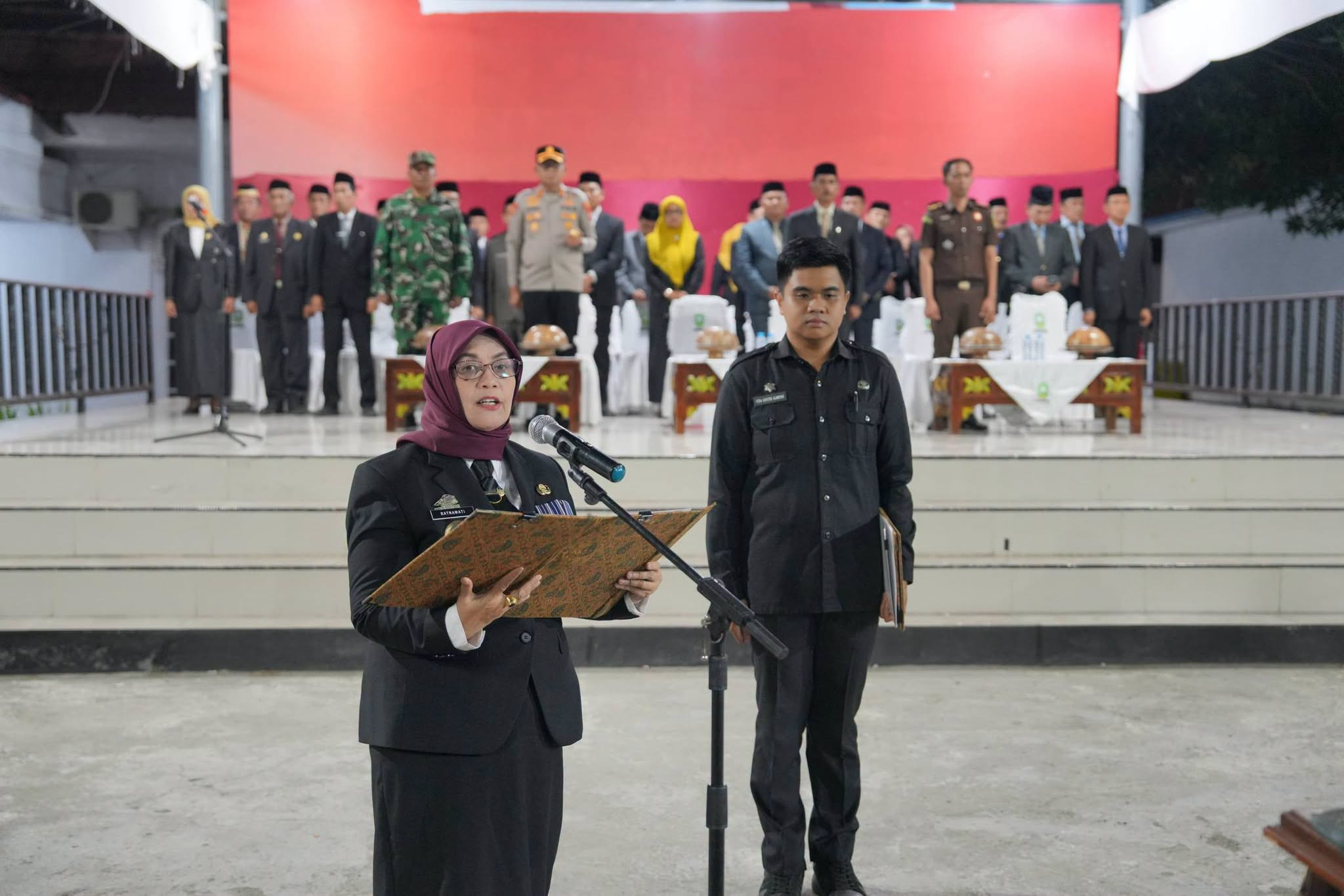 Ketgam: Bupati Sinjai Ratnawati Arif saat melantik pejabat Sinjai.