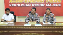 Ketgam: Kabag ops Polres Majene AKP Suriyanto (tengah) didampingi Kasat Narkoba Iptu Edi Jatmika (kemeja putih) dan Kasi Humas Iptu Suyuti dalam gelaran konfrensi pers di Mapolres Majene. (Dok. Kamil)