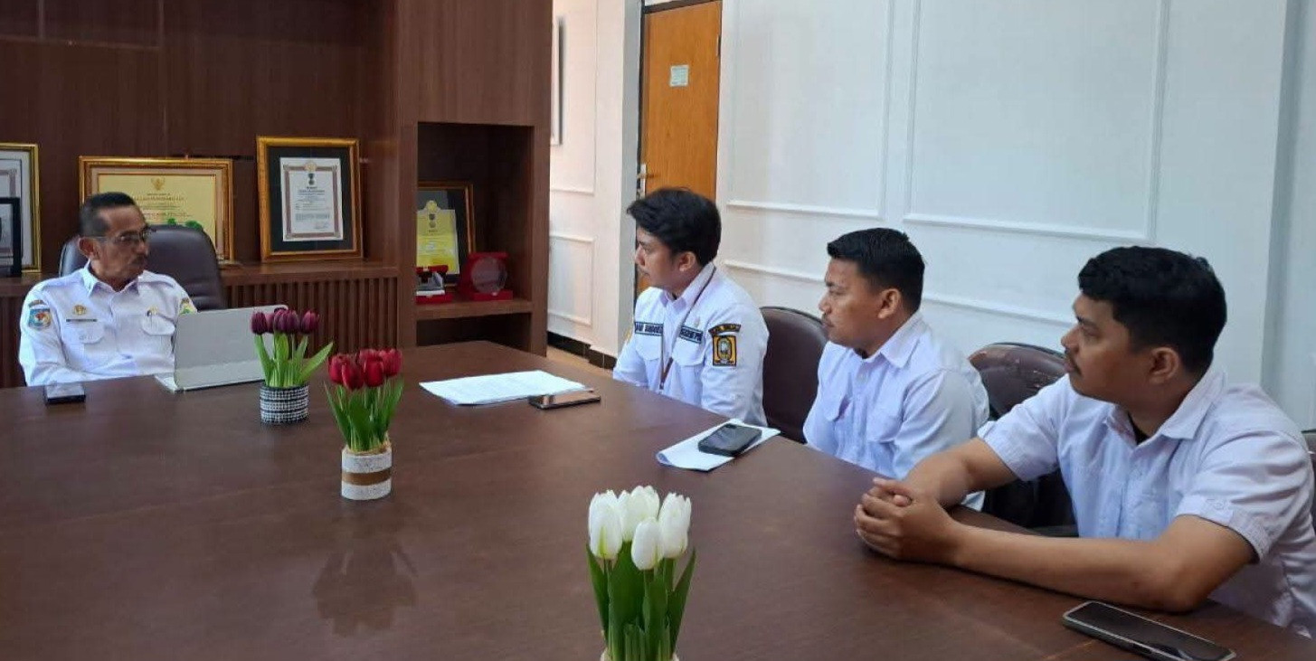 Ketgam: Sekda Sinjai Andi Jefrianto Asapa menerima kunjungan perwakilan PPPK Paruh Waktu Kabupaten Sinjai (Perisai) untuk membahas kepastian dan keberlanjutan status PPPK di Kabupaten Sinjai.