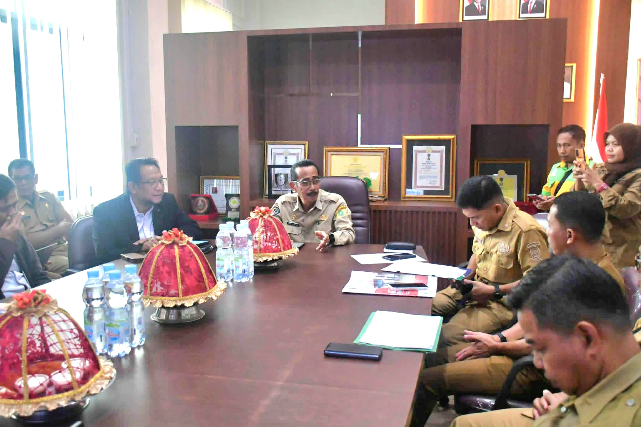Ketgam: Pemkab Sinjai bersama BPJS Kesehatan membahas pemutakhiran data dan rekonsiliasi iuran JKN di Sinjai