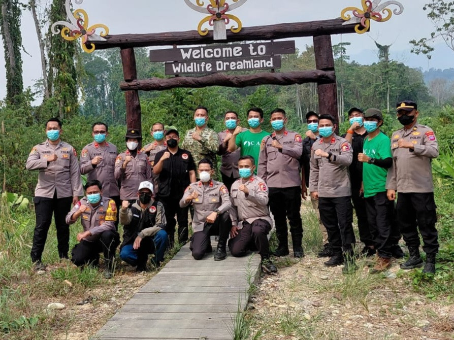 Foto: Para peserta Sekolah Staf dan Pimpinan Menengah (Sespimmen) Polri Dikreg ke-67 Tahun 2026 berfoto bersama saat tiba Kampung Merasa, Kecamatan Kelay, Kabupaten Berau, yang terdampak kebakaran kebun kakao, Rabu (9/9/2026).