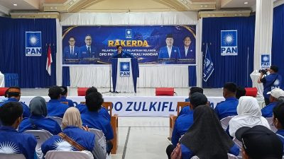 Foto: Ketua DPD PAN Polman Ahmad Junaedi Azis saat menyampaikan sambutannya pada pelantikan pengurus DPC PAN se-Kabupaten Polewali Mandar dan Rapat Kerja Daerah (Rakerda) PAN yang digelar di Rutan Polis, Kecamatan Wonomulyo, Kamis (10/9/2026). (Dok. HW)