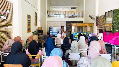 Foto: Sebanyak 36 nasabah PNM Mekaar di Kabupaten Polewali Mandar (Polman), Sulawesi Barat, mengikuti pelatihan strategi pemasaran berbasis digital melalui program Pengembangan Kapasitas Usaha (PKU) Membina dan Memberdaya (Mba Maya), Jumat (11/9/2026). (Dok. HW)